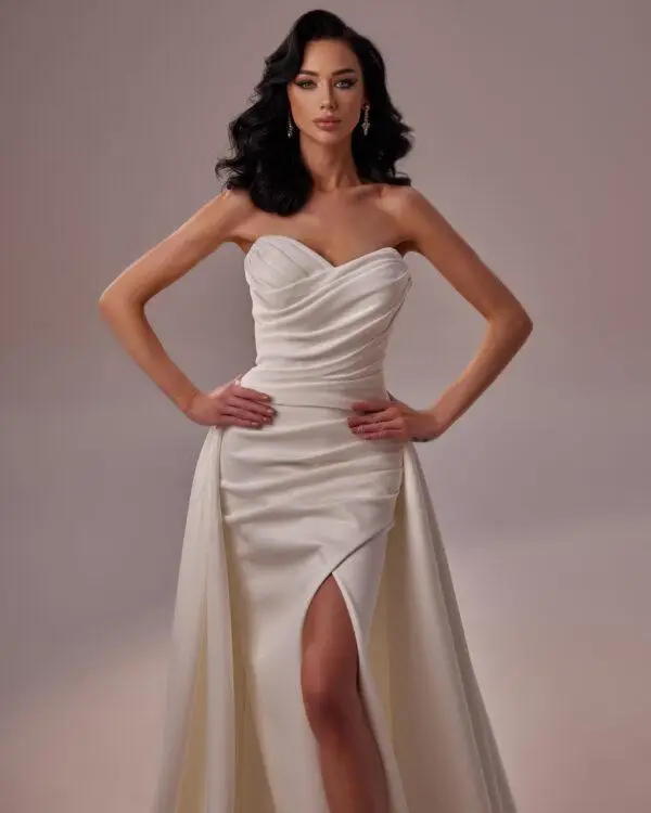 simple trumpet-mermaid strapless slit overskirt siren dress without details