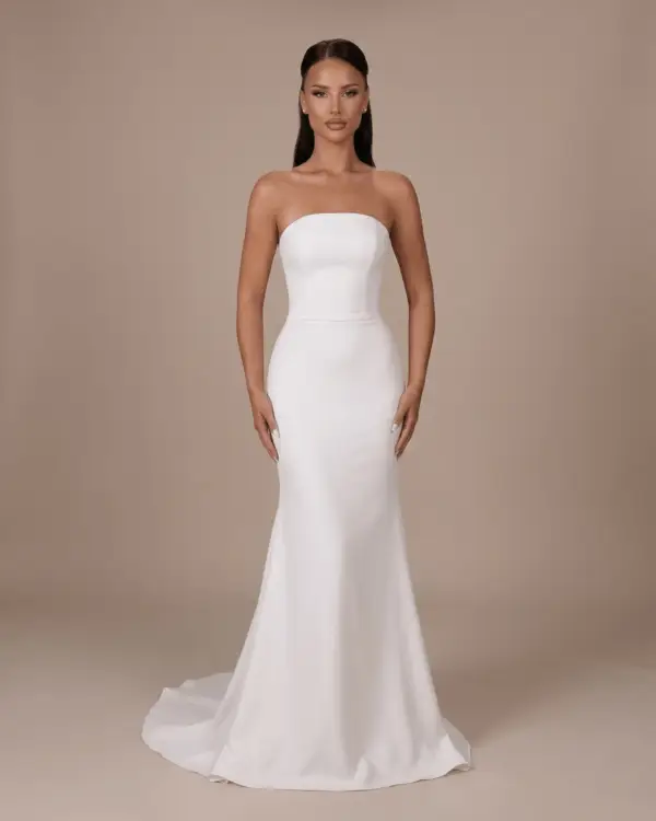 White minimalist mermaid wedding dress, strapless straight bustier, defined waist and train – Hannachi Couture Paris